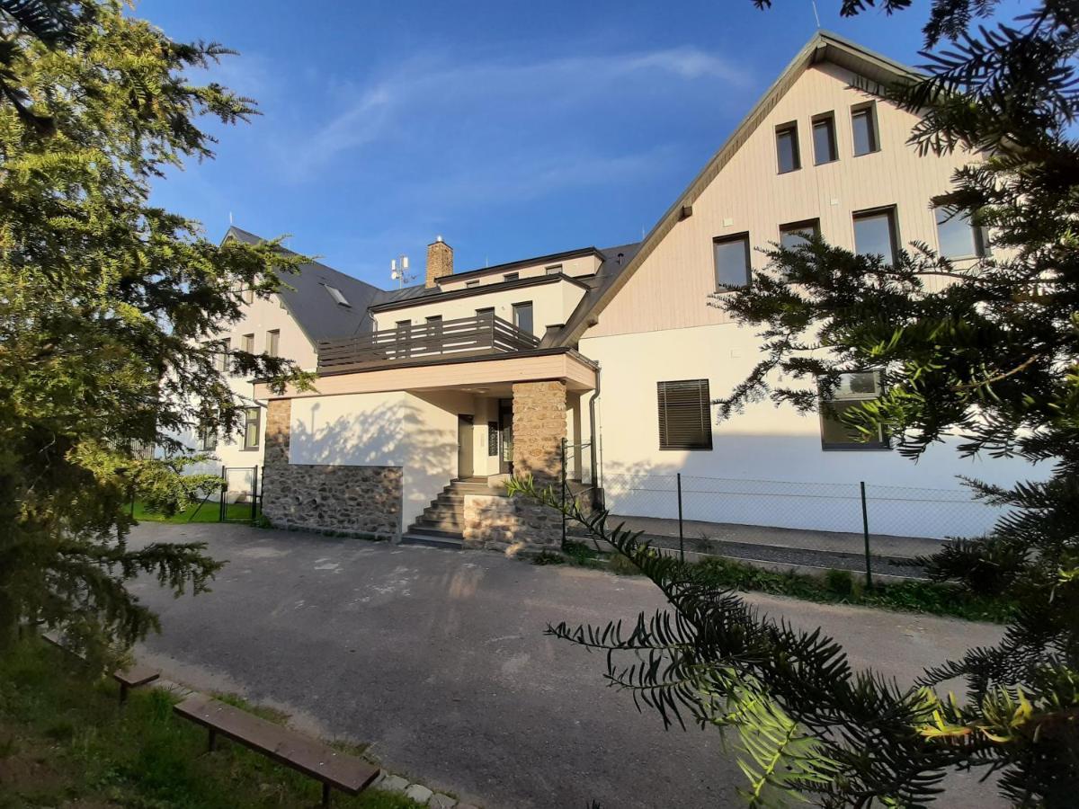 Studnice Apartment *